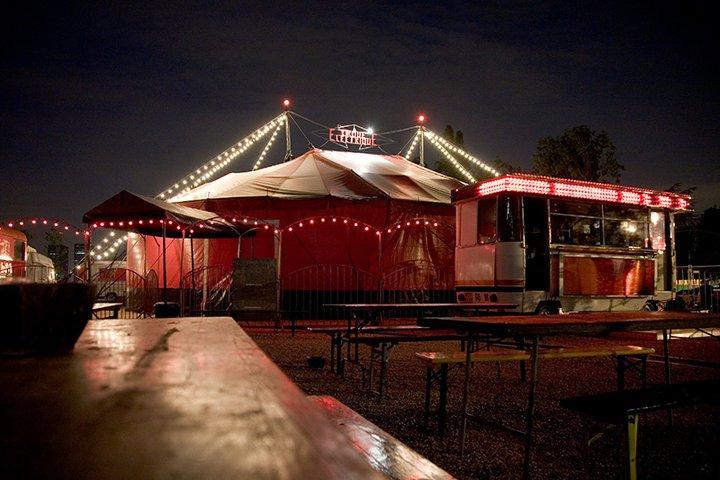 Cirque Electrique 1
