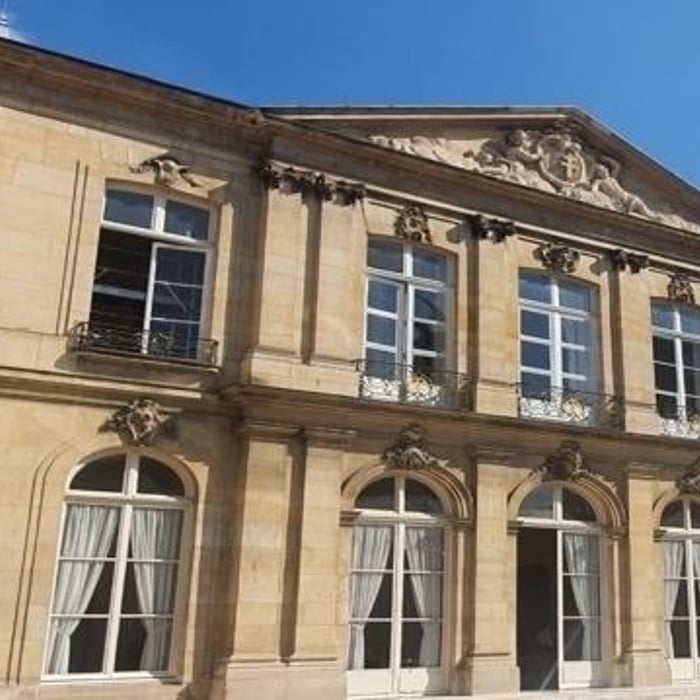 Visite de l'Hôtel de Brienne et du cabinet du ministre des Armées