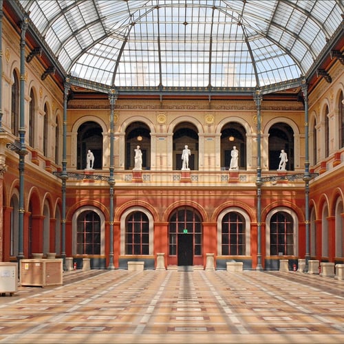 Cour du palais des études de l'école des beaux arts