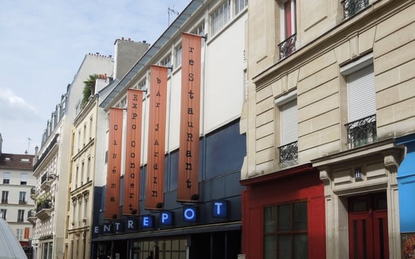façade de l'entrepôt