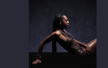 Ebony, Conception Tour