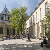 Parvis du Musée des Arts et Métiers