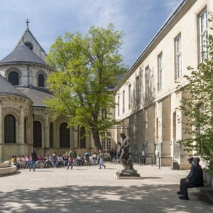 Parvis du Musée des Arts et Métiers