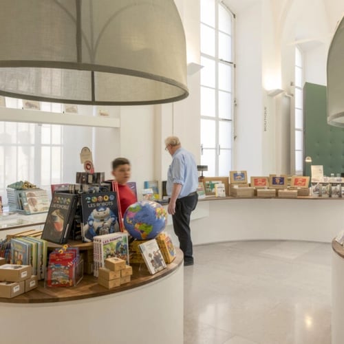 Hall d'accueil et boutique du musée des Arts et Métiers Public / Visiteur / Agent
