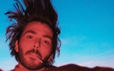 Panayotis Pascot : Entre les deux
