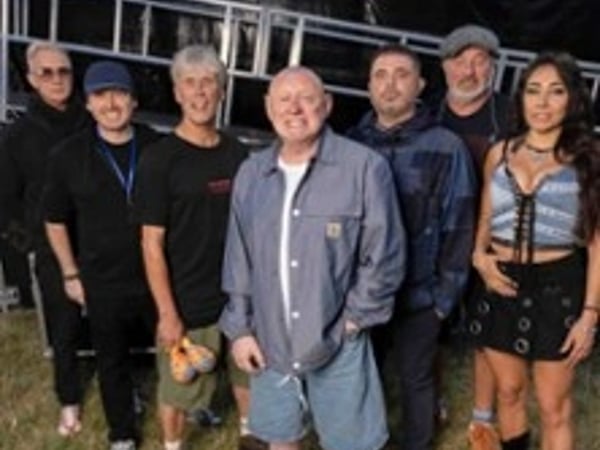 Happy Mondays + 1ère partie : Trampolene