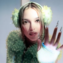 Lolo Zouaï Presents