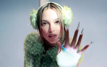 Lolo Zouaï Presents