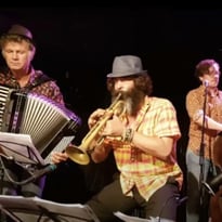 La Guinguette Volante, Bal sauvage et poétique à La Caravane