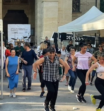 L'ACAGL14 fait son show en chantant et en dansant