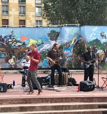 GOne, Reprises rock live