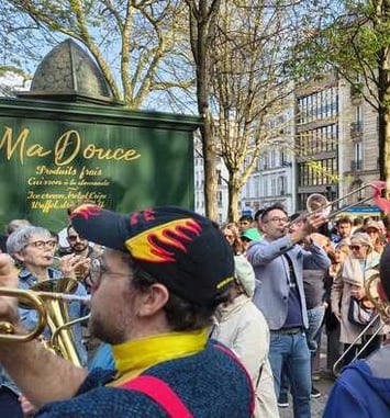 La Fanfare Clandestine fête la musique place de l'Odéon