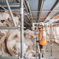 Travaux de restauration à Paris-Gare de Lyon. SNCF Gares & Connexions au chevet de la façade historique qui retrouvera bientôt son visage d'antan