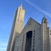 Visite guidée du Sanctuaire de Notre Dame de Fatima, Église votive de la Libération de Paris