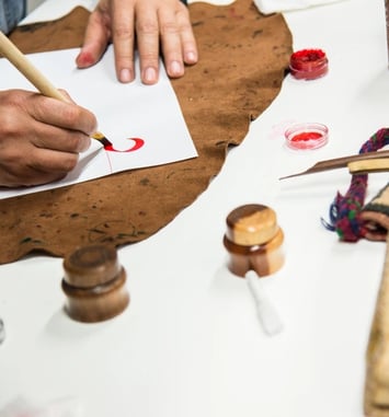 Atelier de calligraphie par une association étudiante de l'Inalco