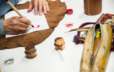 Atelier de calligraphie par une association étudiante de l'Inalco