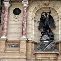 Découvrez les sculptures de la fontaine Saint-Michel