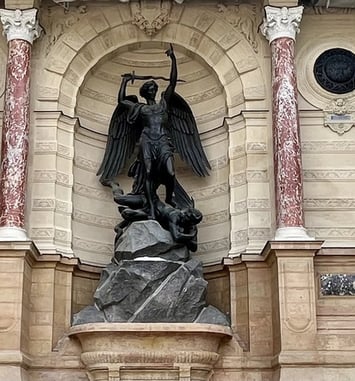 Découvrez les sculptures de la fontaine Saint-Michel