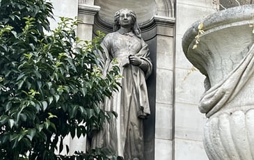 Les statues des façades de l'Hôtel de Ville