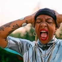Le Monde brûle et moi, je m'achète des Nike