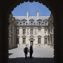 Visitez l'Hôtel de Sully