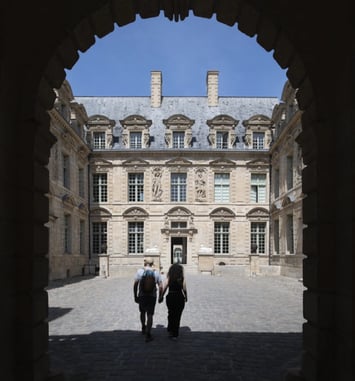 Visitez l'Hôtel de Sully