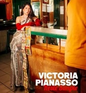 Victoria Pianasso dans Reste simple