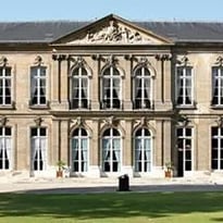 Visite de l'Hôtel de Brienne et du cabinet de la Ministre des Armées et des Anciens combattants