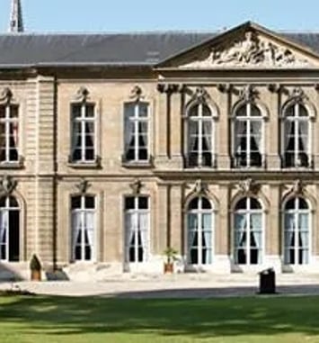 Visite de l'Hôtel de Brienne et du cabinet de la Ministre des Armées et des Anciens combattants