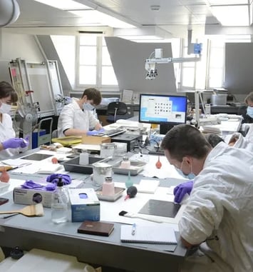 Visites de l'atelier de restauration de photographies