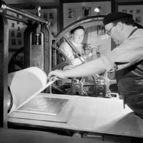 Les métiers d'art dans les photographies de François Kollar