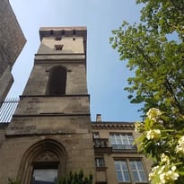 Un voyage au Moyen Âge : la tour Jean sans Peur, unique vestige du palais des ducs de Bourgogne avec accès à l'expo Mode au Moyen Âge