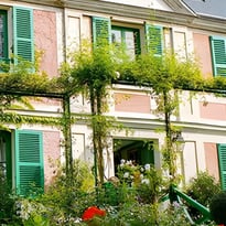 Giverny's Monet House & Versailles Palace Day Trip from Paris