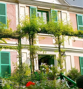 Giverny's Monet House & Versailles Palace Day Trip from Paris