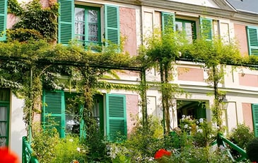 Giverny's Monet House & Versailles Palace Day Trip from Paris