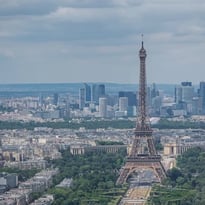 Levez les yeux à la tour Eiffel