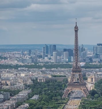 Levez les yeux à la tour Eiffel