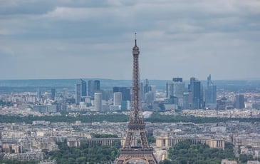 Levez les yeux à la tour Eiffel
