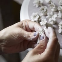 Atelier de modelage pour s'initier à la céramique avec la Manufacture de Sèvres