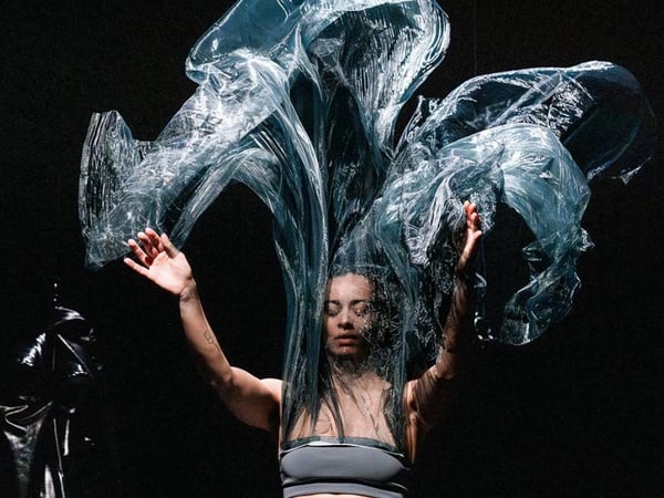 Zoé Lakhnati : The Glitching Protocol et This is la mort