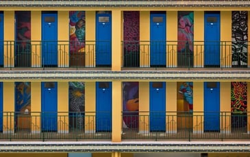 Visite libre des cabines artistiques du bassin intérieur Molitor