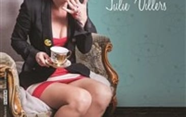 Julie Villers dans Je buterais bien ma mère un dimanche