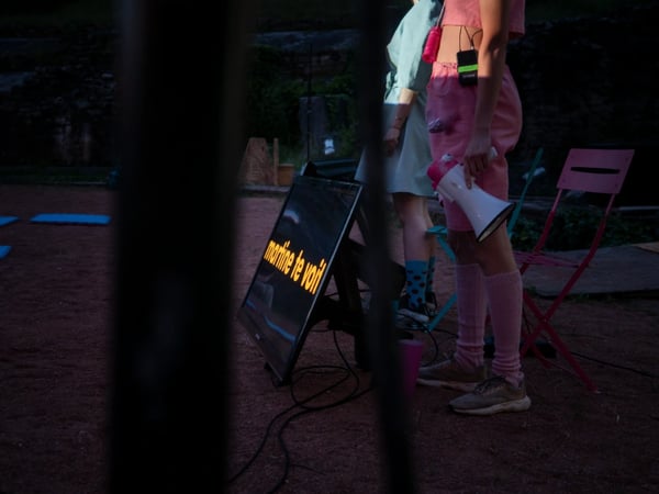 Martine au viol, spectacle réel non-documenté