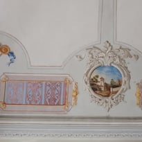 Découverte des techniques de la chaux dans le bâti et la décoration.