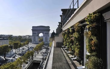 Au sommet des Champs-Élysées