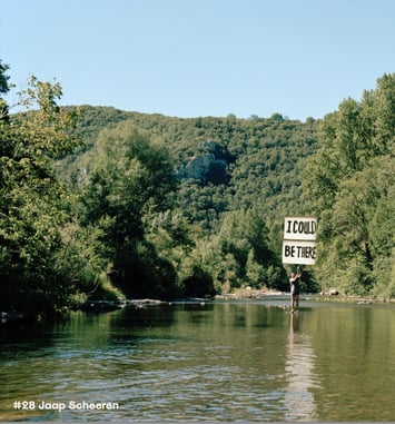 42X60 affiche une oeuvre de Jaap Scheeren dans l'espace public à Paris
