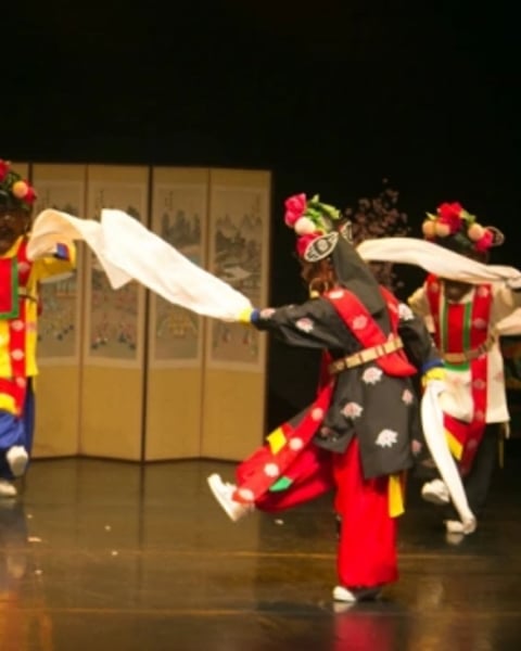 Spectacle de la danse traditionnelle « Cheoyongmu »
