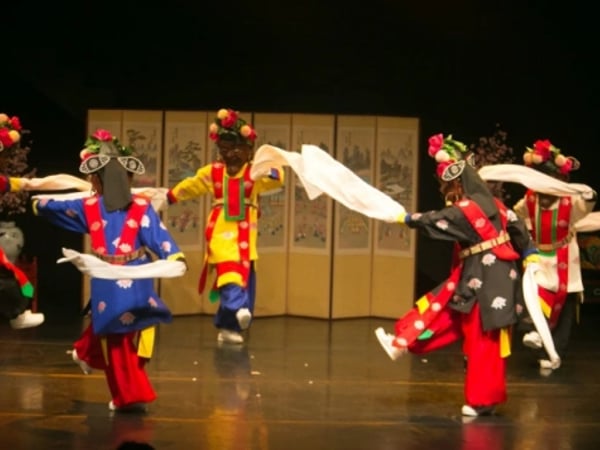 Spectacle de la danse traditionnelle « Cheoyongmu »