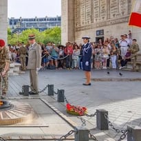 La cérémonie du ravivage de la Flamme sur la tombe du Soldat inconnu, 103 ans d'existence