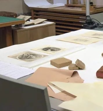 Découverte de l'atelier de conservation de la bibliothèque Sainte-Geneviève
